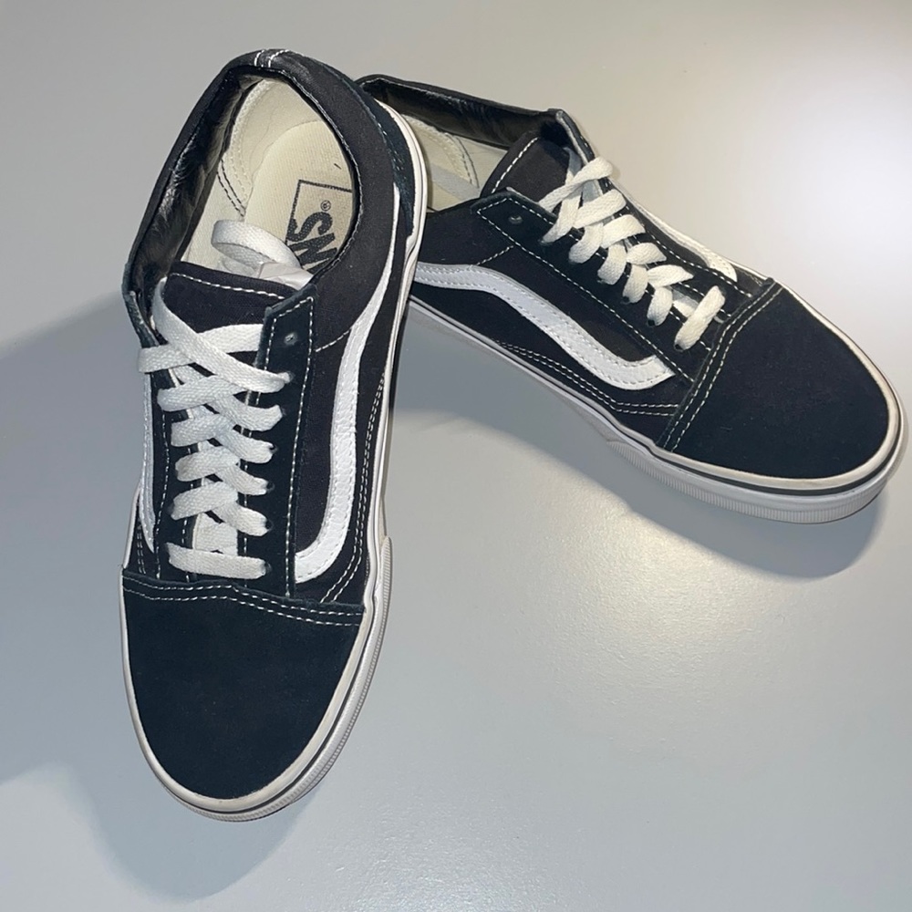 Black Lowtop Vans - BARELEY WORN